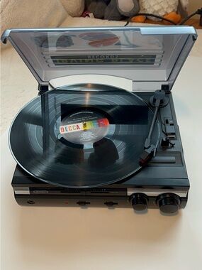 Jensen Vinyl Player Turntable with Built-In Speakers for 33/78/45 sized records